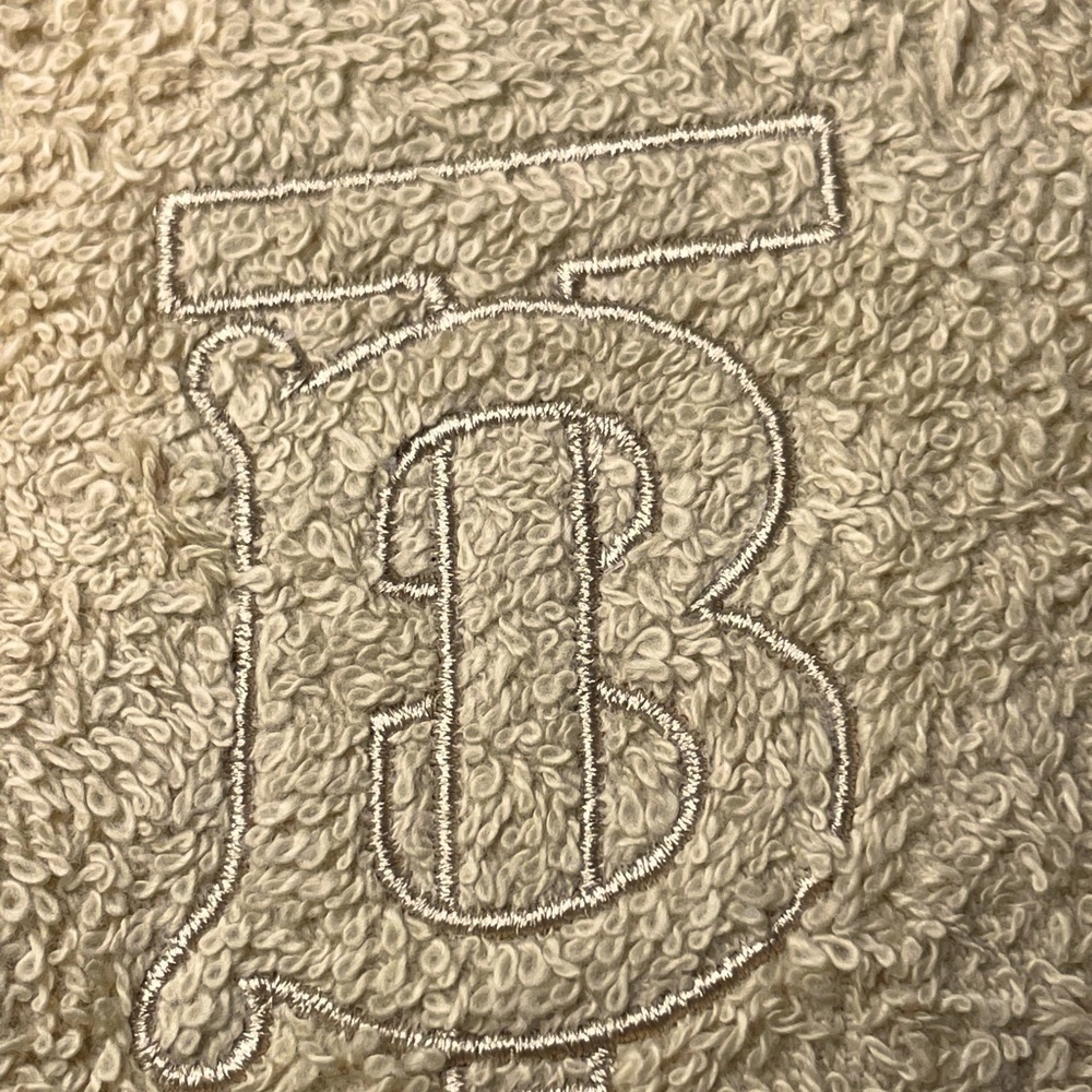 😍NEW😍 Thomas Burberry Monogrammed Facial Wash Cloth - Picture 2 of 4